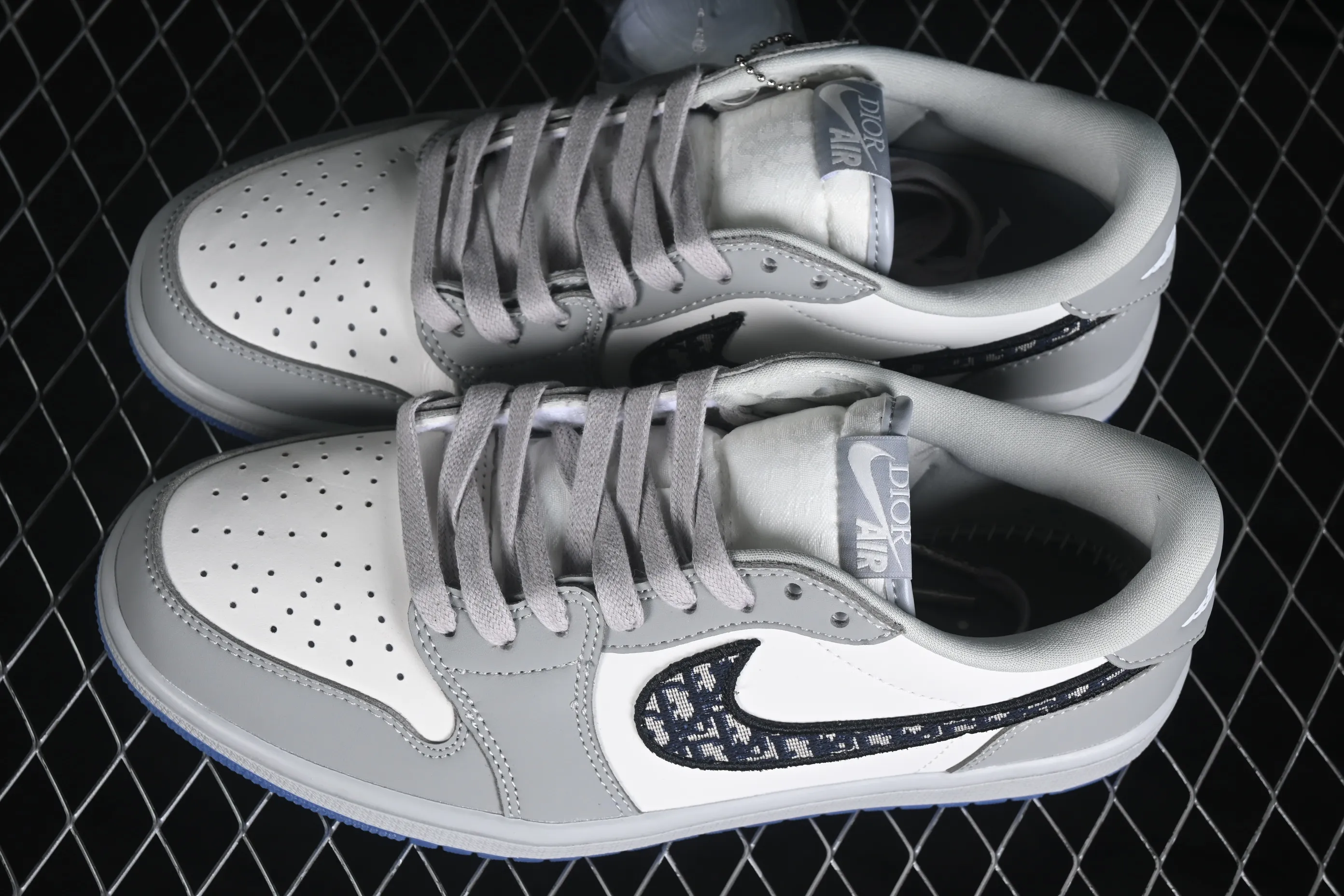 All categories Air Jordan Jordan series basketball shoes Air Jordan 1 Low Dior x Air Jordan 1 Low AJ1 Joe 1 Dior joint white gray low top CN8608-002